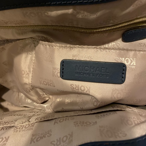 Navy blue and white stripe Micheal Kors tote bag - Picture 3 of 4